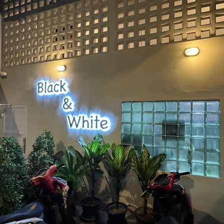 Mr Black & Ms White -Self Check In Accommodation Бангкок Екстер'єр фото