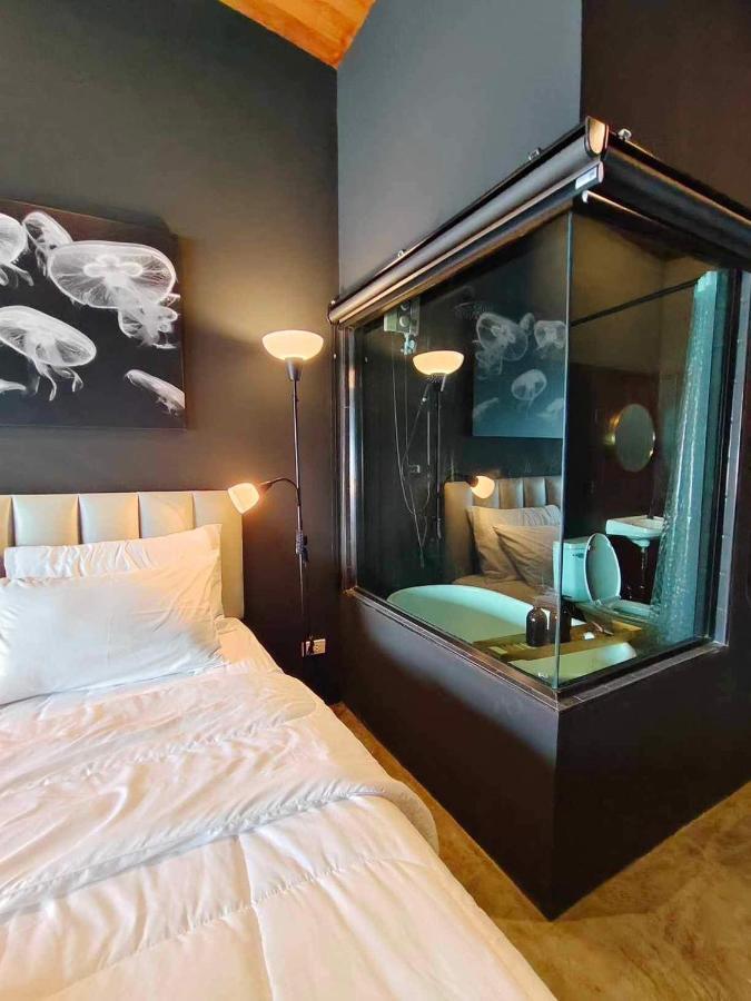 Mr Black & Ms White -Self Check In Accommodation Бангкок Екстер'єр фото